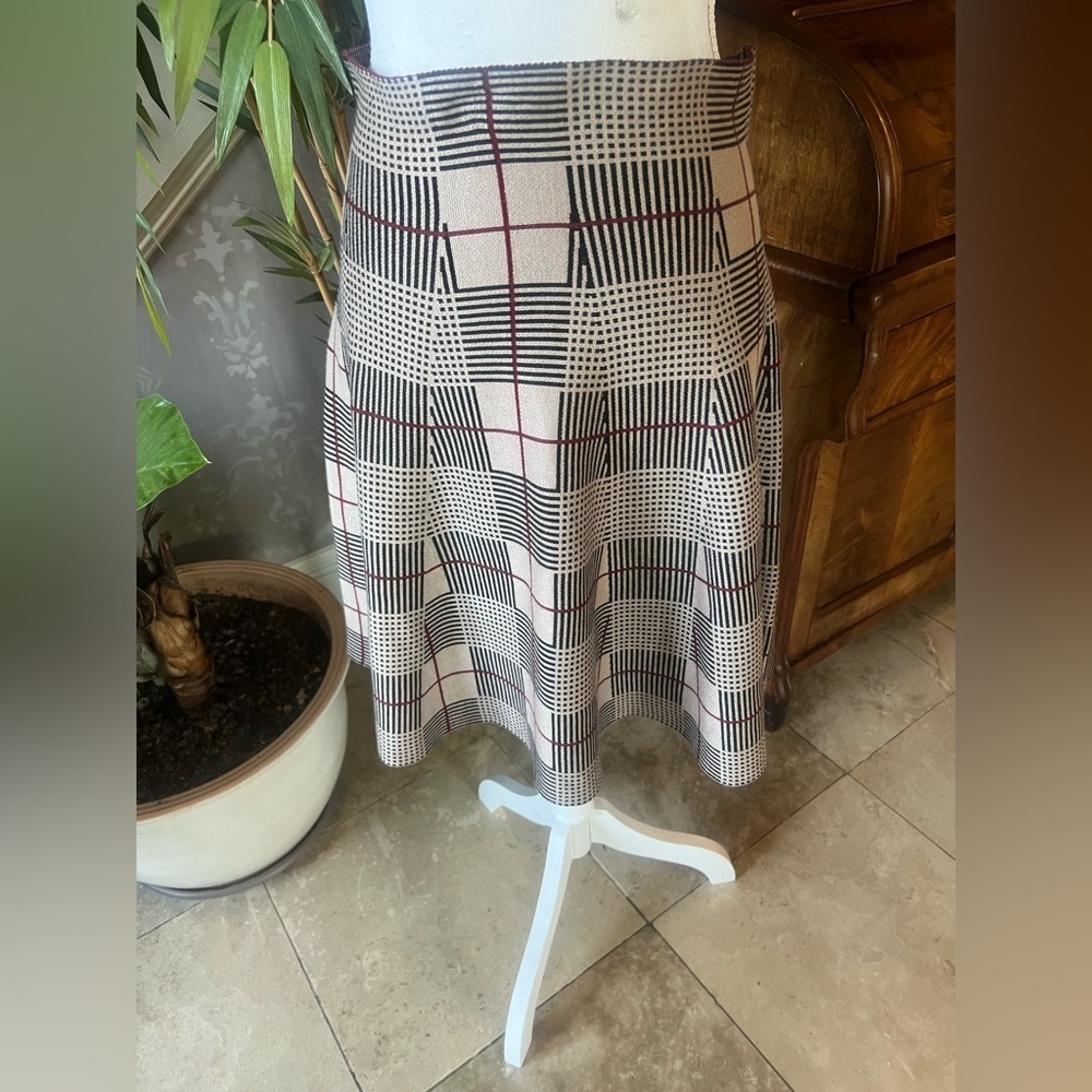 Max Studio NWOT ladies fit and flare skirt. Size M/L. Black brown burgundy - Picture 7 of 15